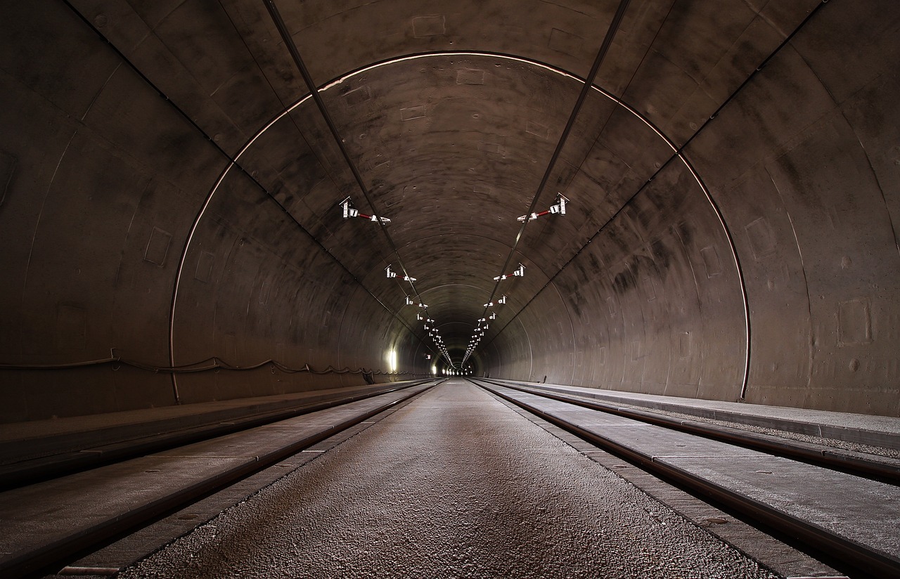 ¿Cuándo puedo adelantar en túnel?