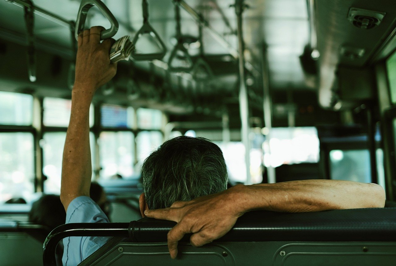 ¿Qué es un carril reservado para autobuses?