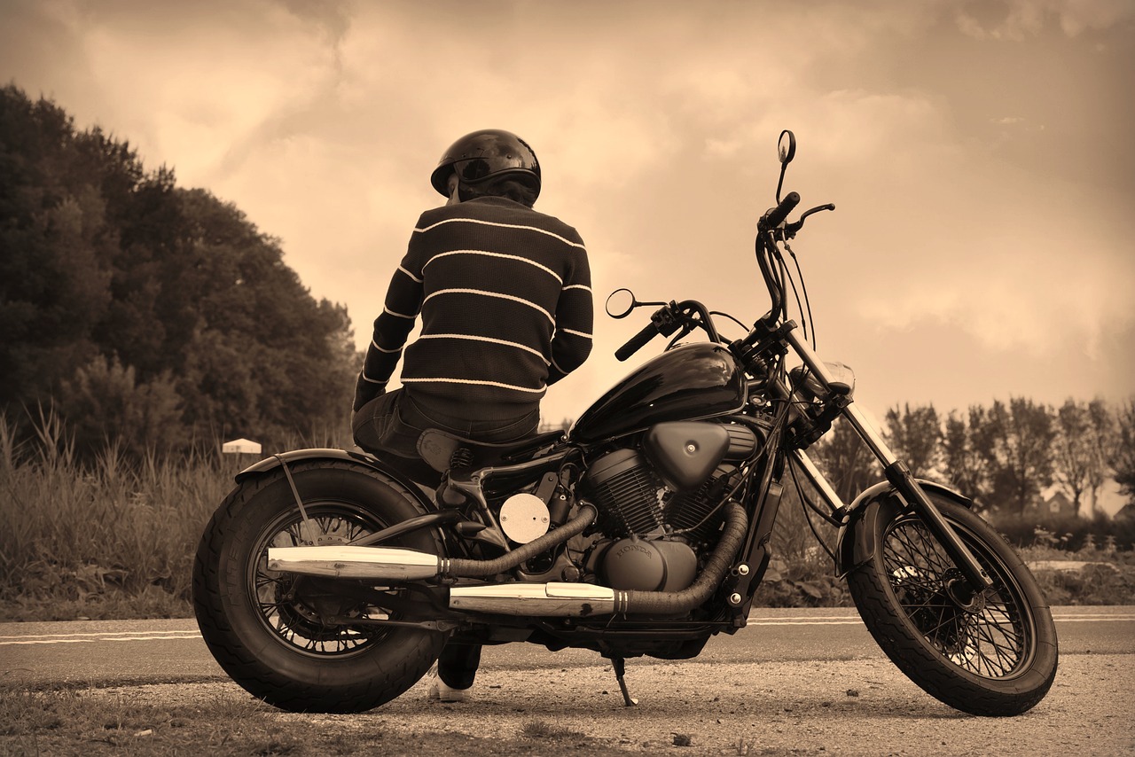 ¿Cuál es la posicion correcta para andar en moto?